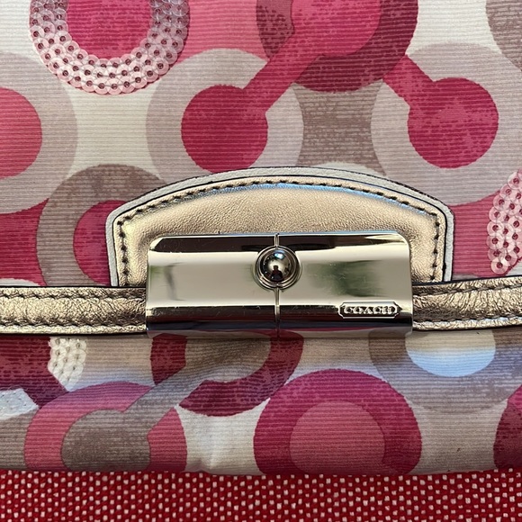 Vintage Coach wristlet/wallet - Picture 4 of 7